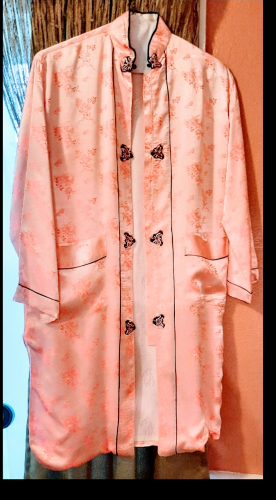 LOVELY VINTAGE SILK KOMONO ROBE (dress/jacket/